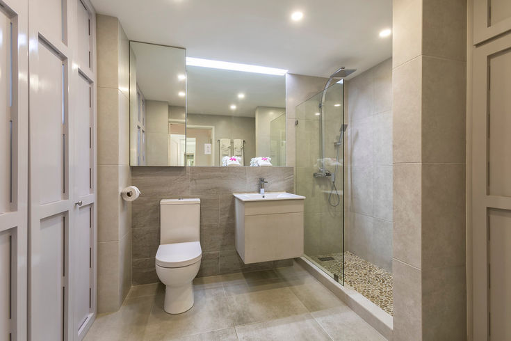 Dover Woods bathroom